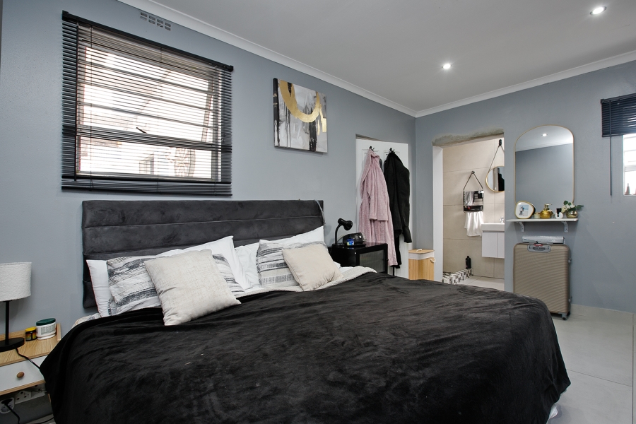 4 Bedroom Property for Sale in Marina Da Gama Western Cape